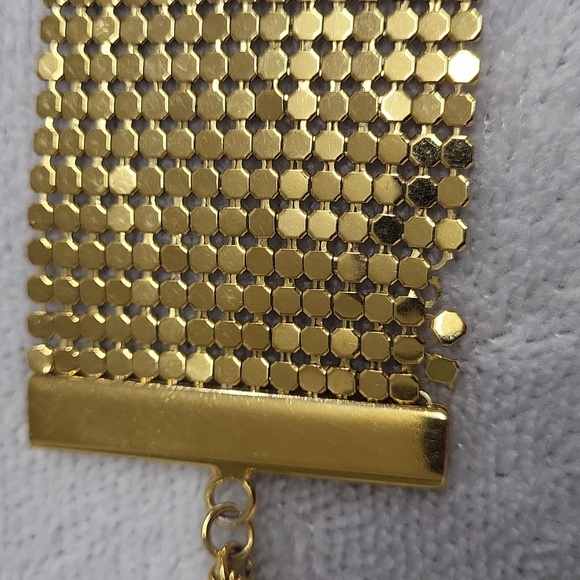 Avon Goldtone Bracelet & Earrings Set - Picture 14 of 15